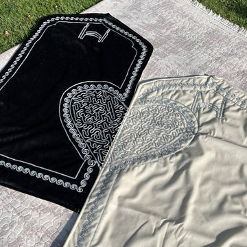 Kabe İşlemeli Kalpli Çift Seccadesi Gümüş